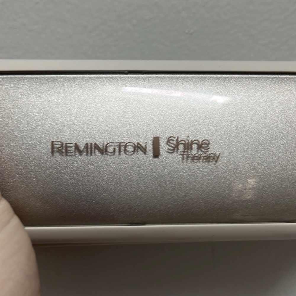 Remington Shine Therapy flat iron